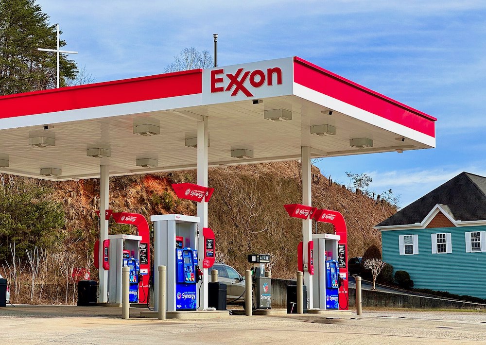 An_ExxonMobil_gas_station_in_Hiawassee_Georgia