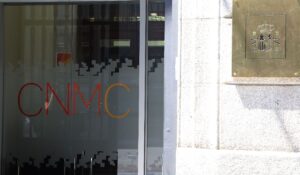 puerta-principal-comision-nacional-mercados-competencia-cnmc-madrid-2872208-1200-700